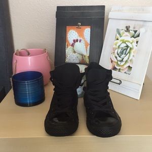 Black Converse